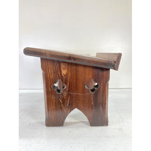 355 - A 19th century pitch pine bible stand - approx. 33cm high x 51cm wide x 34cm deep