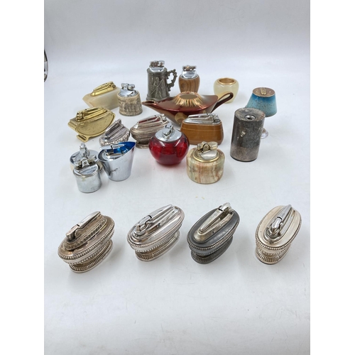 316 - Approx. twenty assorted vintage table lighters to include Ronson, Colibri, Carltonware etc.