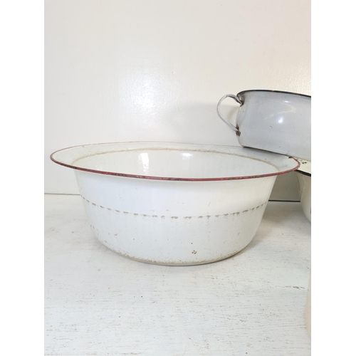 185A - Four pieces of mid 20th century enamel kitchenware, two saucepans and two bowls - largest approx. 40... 