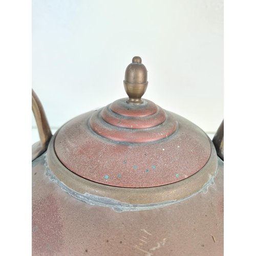 185B - A Victorian copper kettle with brass acorn finial - approx. 30cm high x 32cm wide