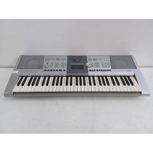 565 - A Yamaha PSR-295 electronic home keyboard