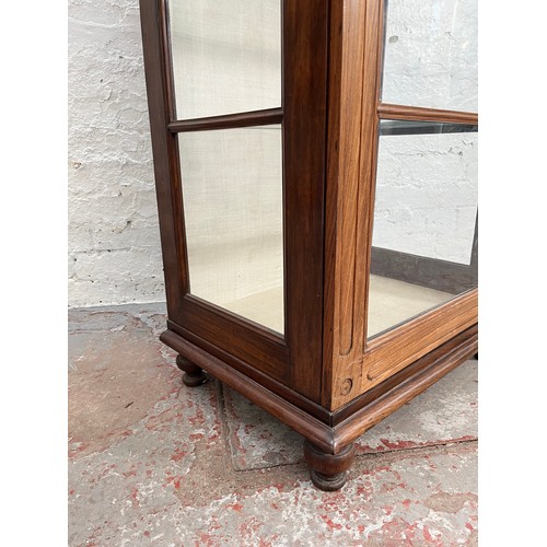 429 - A 19th century style simulated rosewood and glass display cabinet with single door and four internal... 