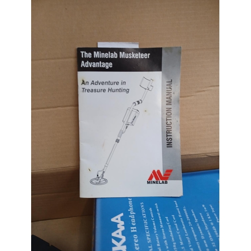 600 - A boxed Minelab Musketeer Advantage metal detector