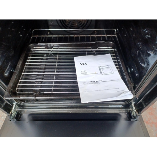 622 - A Sia SO101 60cm built-in electric oven with instruction manual