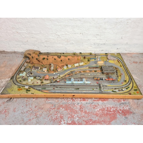 101 - A large N gauge model railway layout - approx. 200cm x 110cm