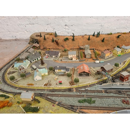 101 - A large N gauge model railway layout - approx. 200cm x 110cm