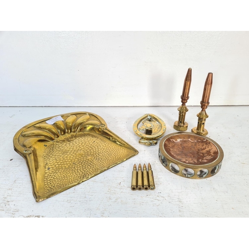 63A - A small collection of brass and copper ware to include four RG 5.56 bullets, horse shoe door knocker... 