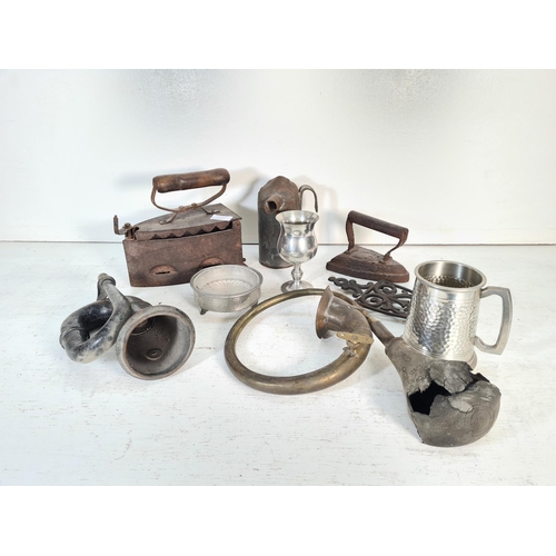 64A - A collection of vintage metalware to include Desmo Ltd. of Birmingham car horn, cast iron flat iron,... 