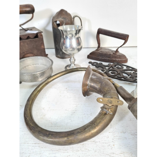 64A - A collection of vintage metalware to include Desmo Ltd. of Birmingham car horn, cast iron flat iron,... 