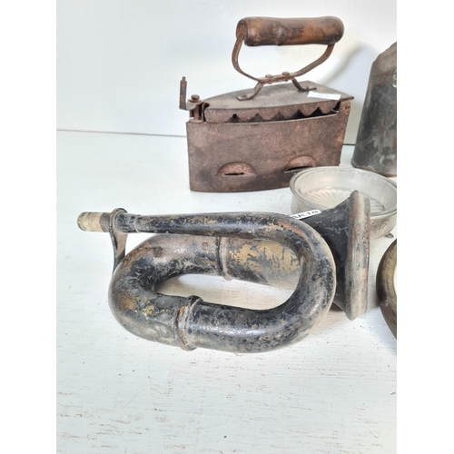 64A - A collection of vintage metalware to include Desmo Ltd. of Birmingham car horn, cast iron flat iron,... 