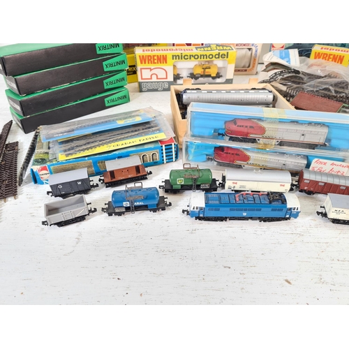 72 - A collection of assorted N gauge model railway accessories to include boxed Wrenn micromodel 201 die... 