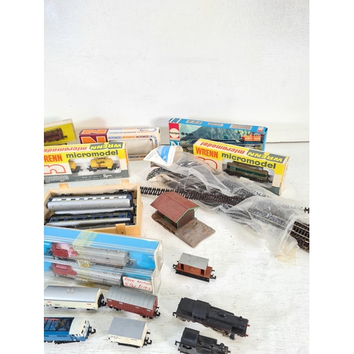 72 - A collection of assorted N gauge model railway accessories to include boxed Wrenn micromodel 201 die... 