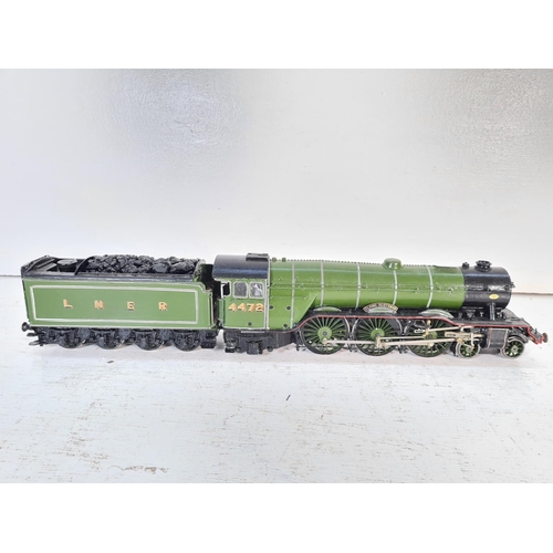 96 - A hand painted kit built O gauge Flying Scotsman model locomotive and tender - approx. 49cm long