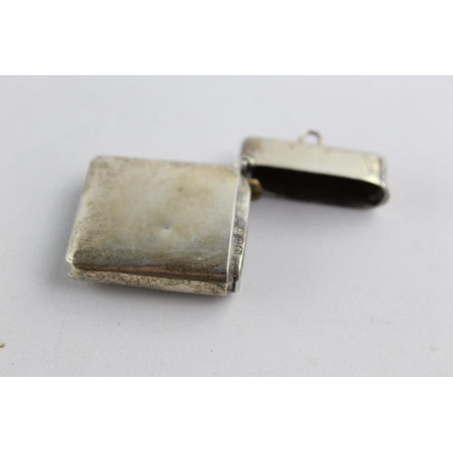 1234 - A Victorian hallmarked Birmingham silver vesta case, dated 1894 - approx. gross weight 22 grams and ... 