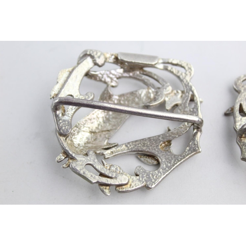 1235 - A hallmarked .925 silver dolphin belt buckle - approx. gross weight 77 grams and diameter 12.5cm