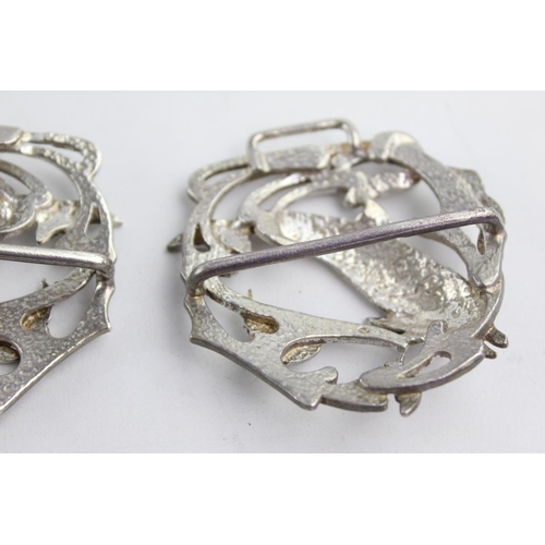 1235 - A hallmarked .925 silver dolphin belt buckle - approx. gross weight 77 grams and diameter 12.5cm