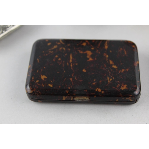 1247 - Eight antique and vintage tobacciana items to include vesta cases, cigarette cases etc.