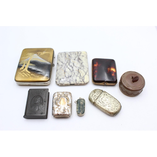 1248 - Eight vintage tobacciana items to include snuff box, vesta cases etc.