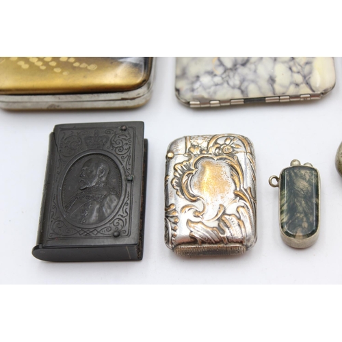 1248 - Eight vintage tobacciana items to include snuff box, vesta cases etc.