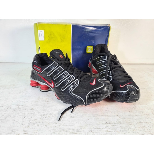 124a - A pair of Nike Shox size 11 men's trainers