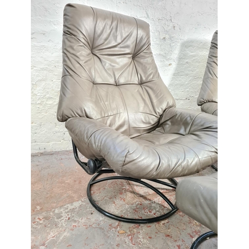 252A - Two Ekornes Stressless grey leather reclining swivel lounge chairs with matching stools - approx. 10... 