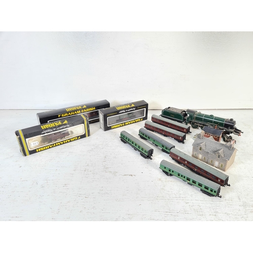 98 - A collection of N gauge model railway accessories to include Graham Farish No. 1701 General Purpose ... 