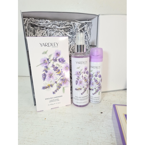 123 - A collection of various lavender scented toiletries to include Yardley luxury soap, Marks & Spencer ... 