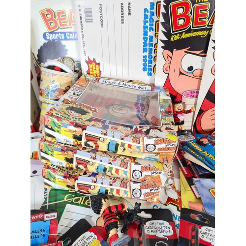 139 - A collection of assorted Beano memorabilia to include Dennis the Menace figurine, potato gun, mouse ... 