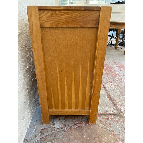 262A - An Arighi Bianchi solid oak sideboard with three drawers and three lower cupboard doors - approx. 86... 