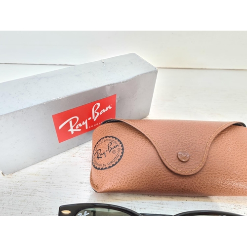 118 - A pair of cased Ray Ban Clubmaster men's sunglasses with 100% UV protection and G-15 lenses