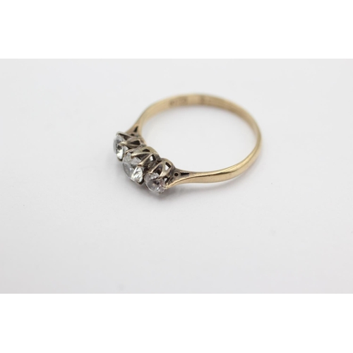 1003 - A 9ct gold clear gemstone trilogy ring, size M½ - approx. gross weight 1.5 grams