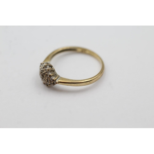 1009 - A 9ct gold diamond cluster ring, size J½ - approx. gross weight 1.4 grams