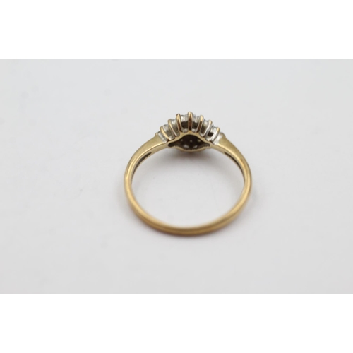 1009 - A 9ct gold diamond cluster ring, size J½ - approx. gross weight 1.4 grams