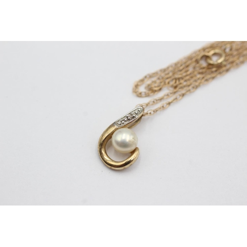 1025 - A 9ct gold pearl and diamond pendant necklace - approx. gross weight 1.2 grams