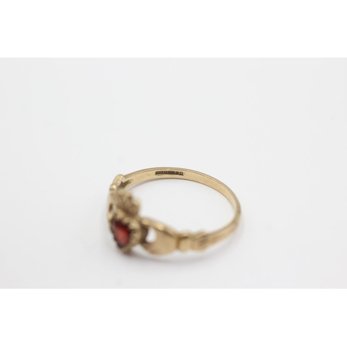 1026 - A hallmarked Birmingham 9ct gold garnet claddagh ring, size R½ - approx. gross weight 2 grams