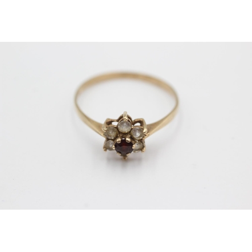 1030 - A 9ct gold garnet and clear gemstone floral cluster ring, size V½ - approx. gross weight 1.6 grams