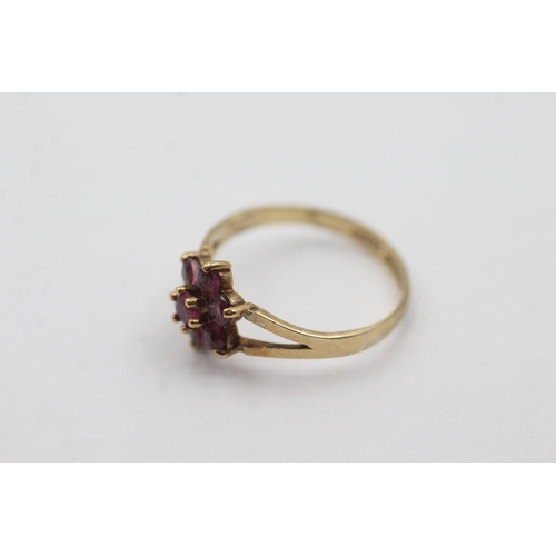 1042 - A 9ct gold ruby floral cluster ring, size M - approx. gross weight 1.6 grams