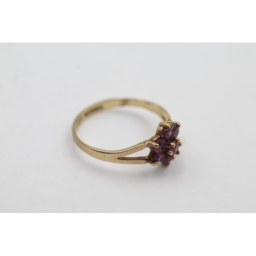 1042 - A 9ct gold ruby floral cluster ring, size M - approx. gross weight 1.6 grams