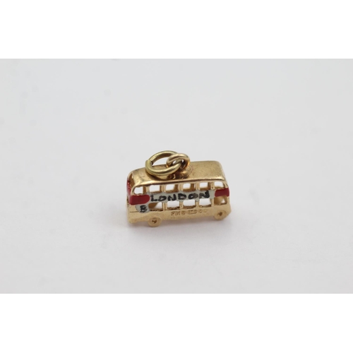 1046 - A hallmarked London 9ct gold enamelled London bus charm - approx. gross weight 0.9 grams