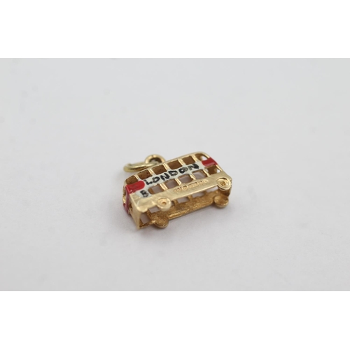 1046 - A hallmarked London 9ct gold enamelled London bus charm - approx. gross weight 0.9 grams