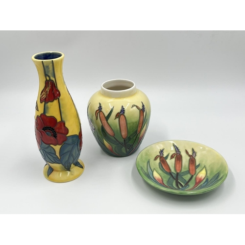 21 - Three pieces of ceramics, comprising one Country Artists vase, one Country Artists trinket dish and ... 