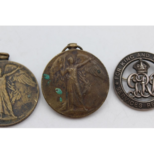 1077 - Three WWI medals, one Victory presented to 38487 PTE. T.H. Kennington - East Yorks Regiment, one Vic... 