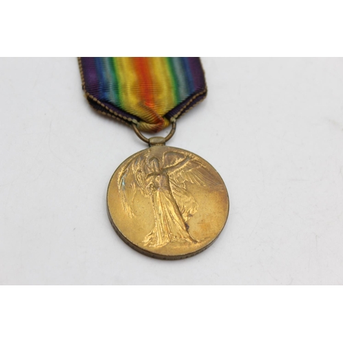 1086 - A WWI medal pair with original ribbons presented to G-37055 PTE. B. Ostorne R. Sussex Regt.