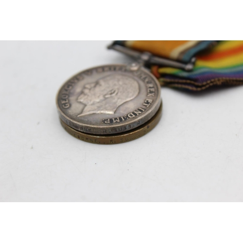 1086 - A WWI medal pair with original ribbons presented to G-37055 PTE. B. Ostorne R. Sussex Regt.