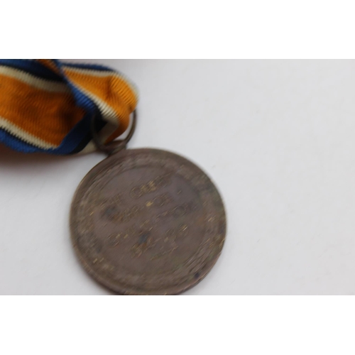 1093 - A WWI medal pair with original ribbons presented to 2350 GNR. G. Duke R.A.