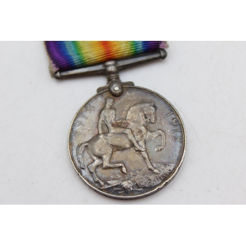 1093 - A WWI medal pair with original ribbons presented to 2350 GNR. G. Duke R.A.