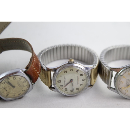 1118 - Three vintage mechanical wristwatches, one Derrick, one Bravingtons Renown and one Tonodor