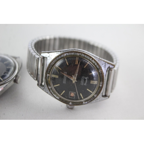 1132 - Three vintage mechanical men's wristwatches, one Rotary, one Timex and one Services