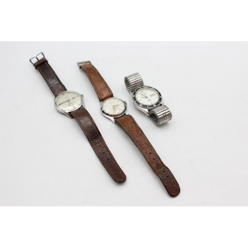 1148 - Three vintage mechanical and automatic men's wristwatches, one Bravingtons Wetrista automatic, one C... 