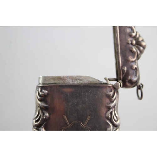 1168 - A vintage stamped .925 sterling silver vesta case with golfer detail  - approx. gross weight 32 gram... 